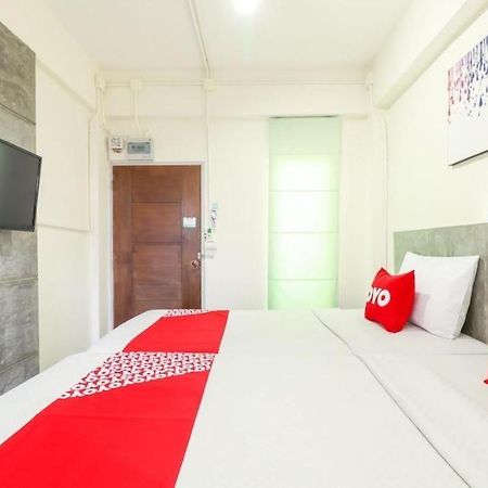 Oyo 412 7 Days Hotel Chiang Mai Exteriör bild