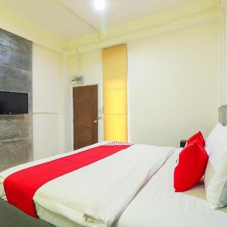 Oyo 412 7 Days Hotel Chiang Mai Exteriör bild