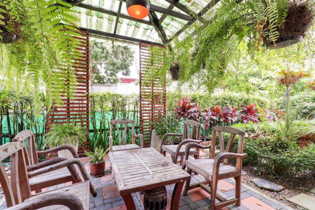 Oyo 412 7 Days Hotel Chiang Mai Exteriör bild