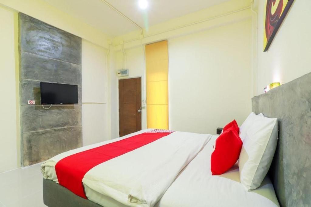 Oyo 412 7 Days Hotel Chiang Mai Exteriör bild