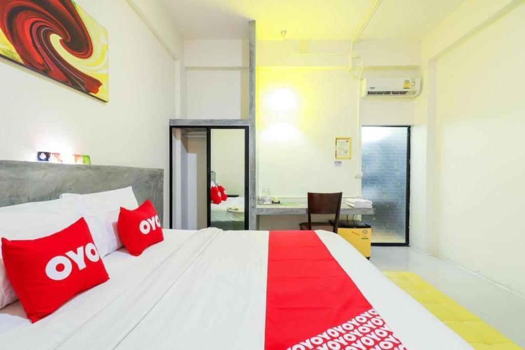Oyo 412 7 Days Hotel Chiang Mai Exteriör bild