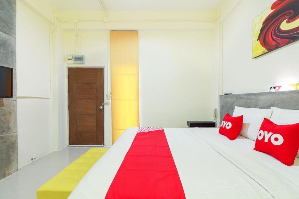 Oyo 412 7 Days Hotel Chiang Mai Exteriör bild