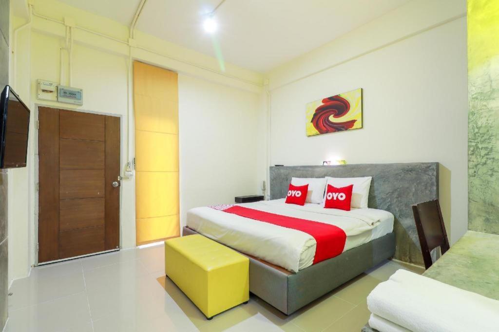 Oyo 412 7 Days Hotel Chiang Mai Exteriör bild