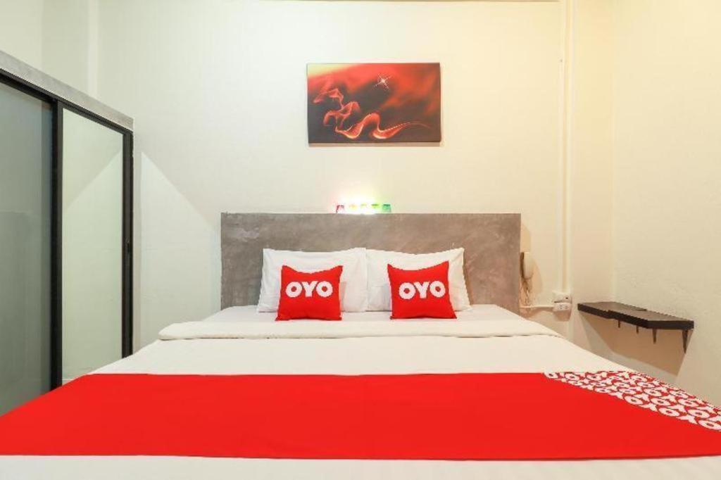 Oyo 412 7 Days Hotel Chiang Mai Exteriör bild