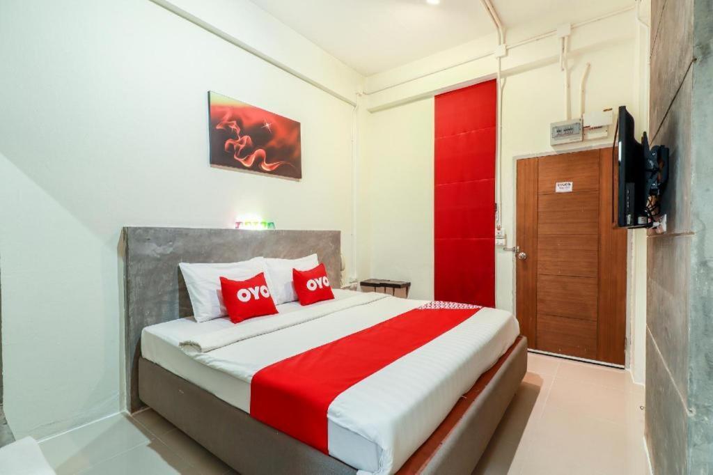 Oyo 412 7 Days Hotel Chiang Mai Exteriör bild