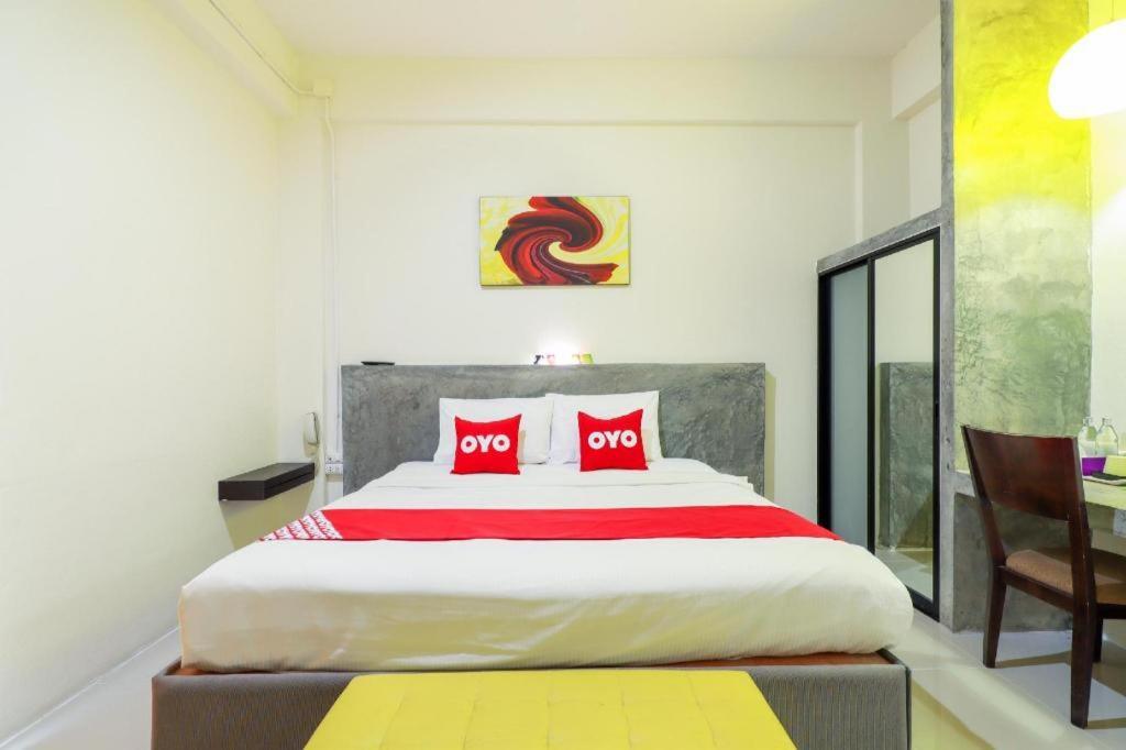 Oyo 412 7 Days Hotel Chiang Mai Exteriör bild