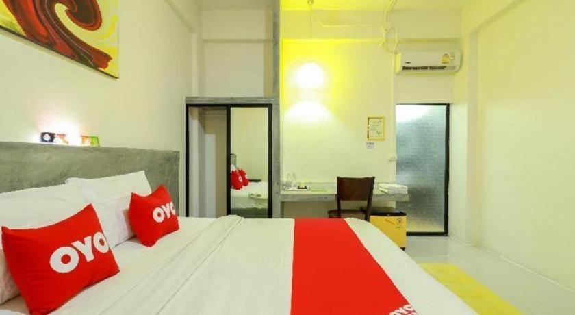 Oyo 412 7 Days Hotel Chiang Mai Exteriör bild