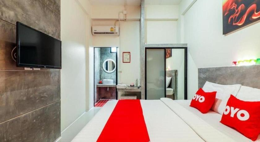 Oyo 412 7 Days Hotel Chiang Mai Exteriör bild