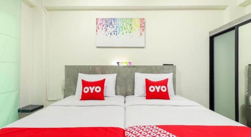 Oyo 412 7 Days Hotel Chiang Mai Exteriör bild