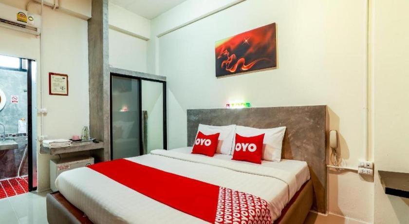 Oyo 412 7 Days Hotel Chiang Mai Exteriör bild