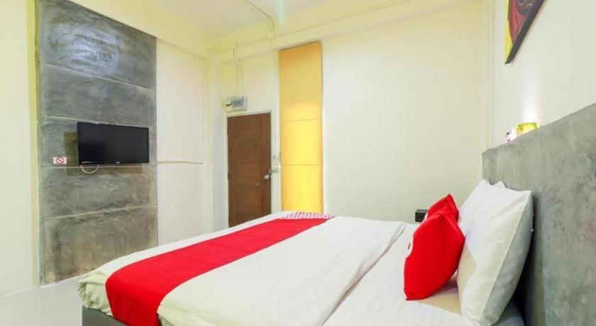 Oyo 412 7 Days Hotel Chiang Mai Exteriör bild