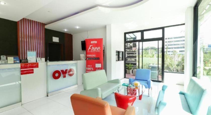 Oyo 412 7 Days Hotel Chiang Mai Exteriör bild