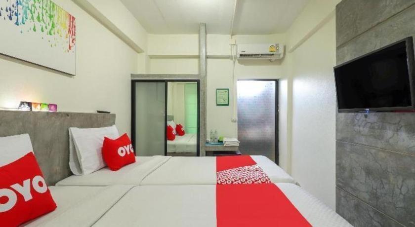 Oyo 412 7 Days Hotel Chiang Mai Exteriör bild