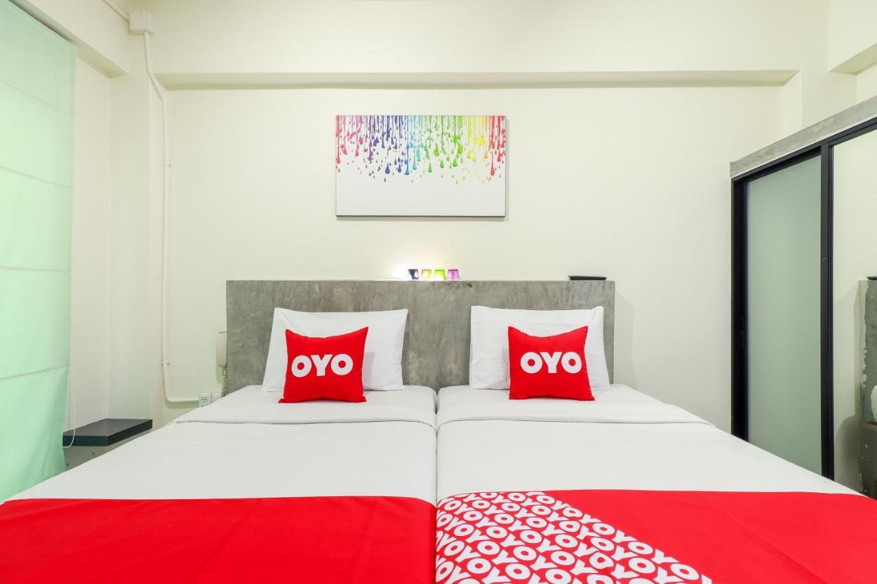 Oyo 412 7 Days Hotel Chiang Mai Exteriör bild