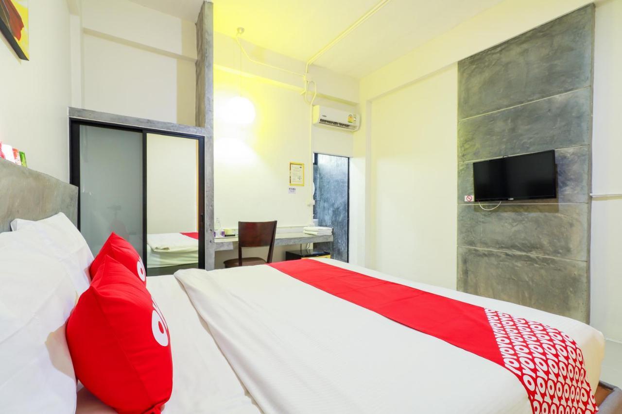 Oyo 412 7 Days Hotel Chiang Mai Exteriör bild