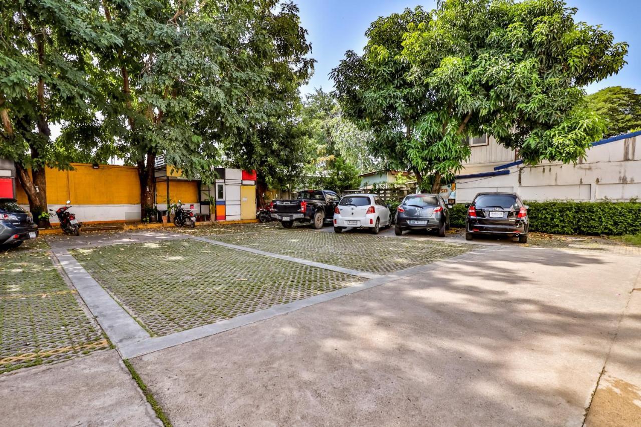 Oyo 412 7 Days Hotel Chiang Mai Exteriör bild